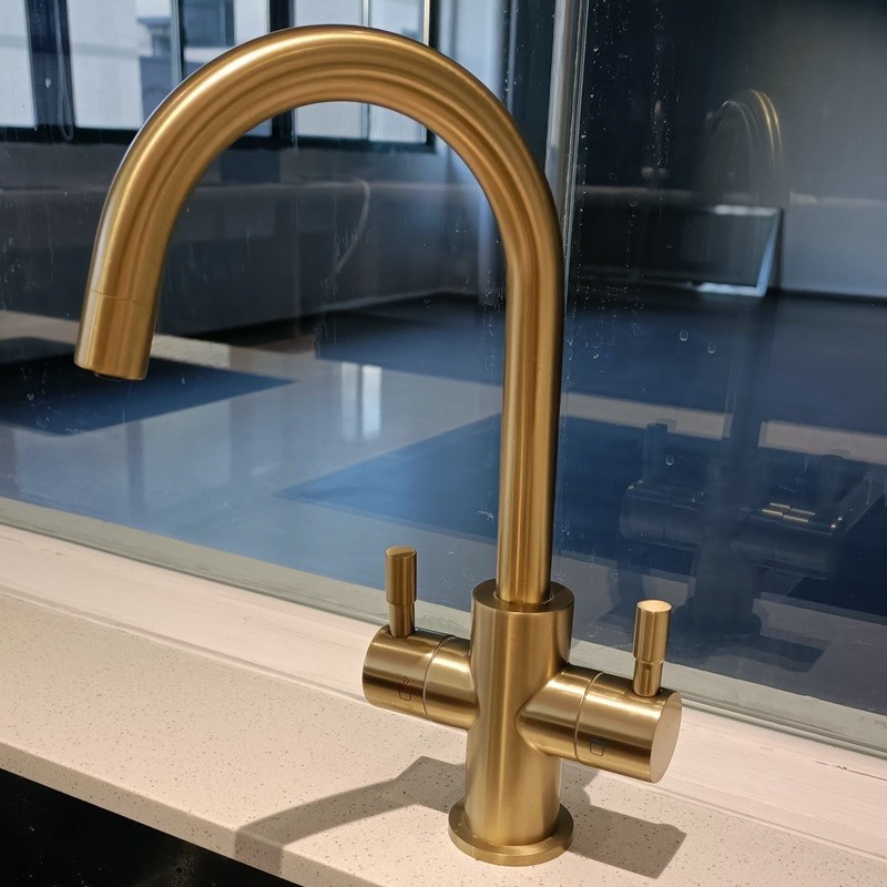 Vroča in hladna filtrirana pipa za vodo