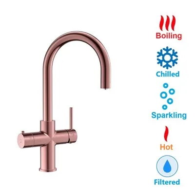 Peneča vodna pipa v kuhinji