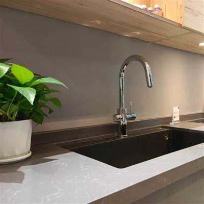 Sistem pip za penečo vodo